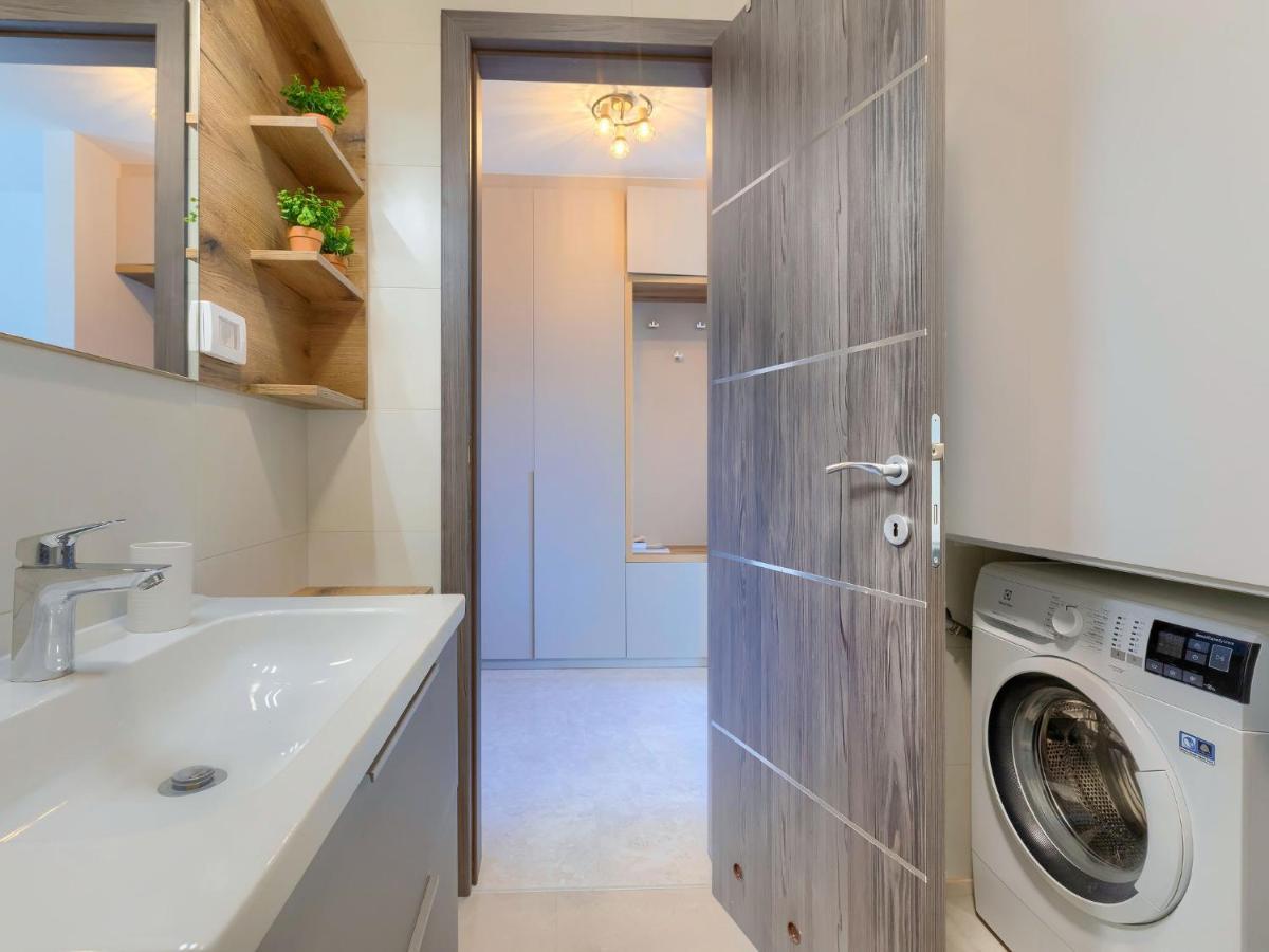 Apartment Wing 77 By Interhome Pula Exterior photo